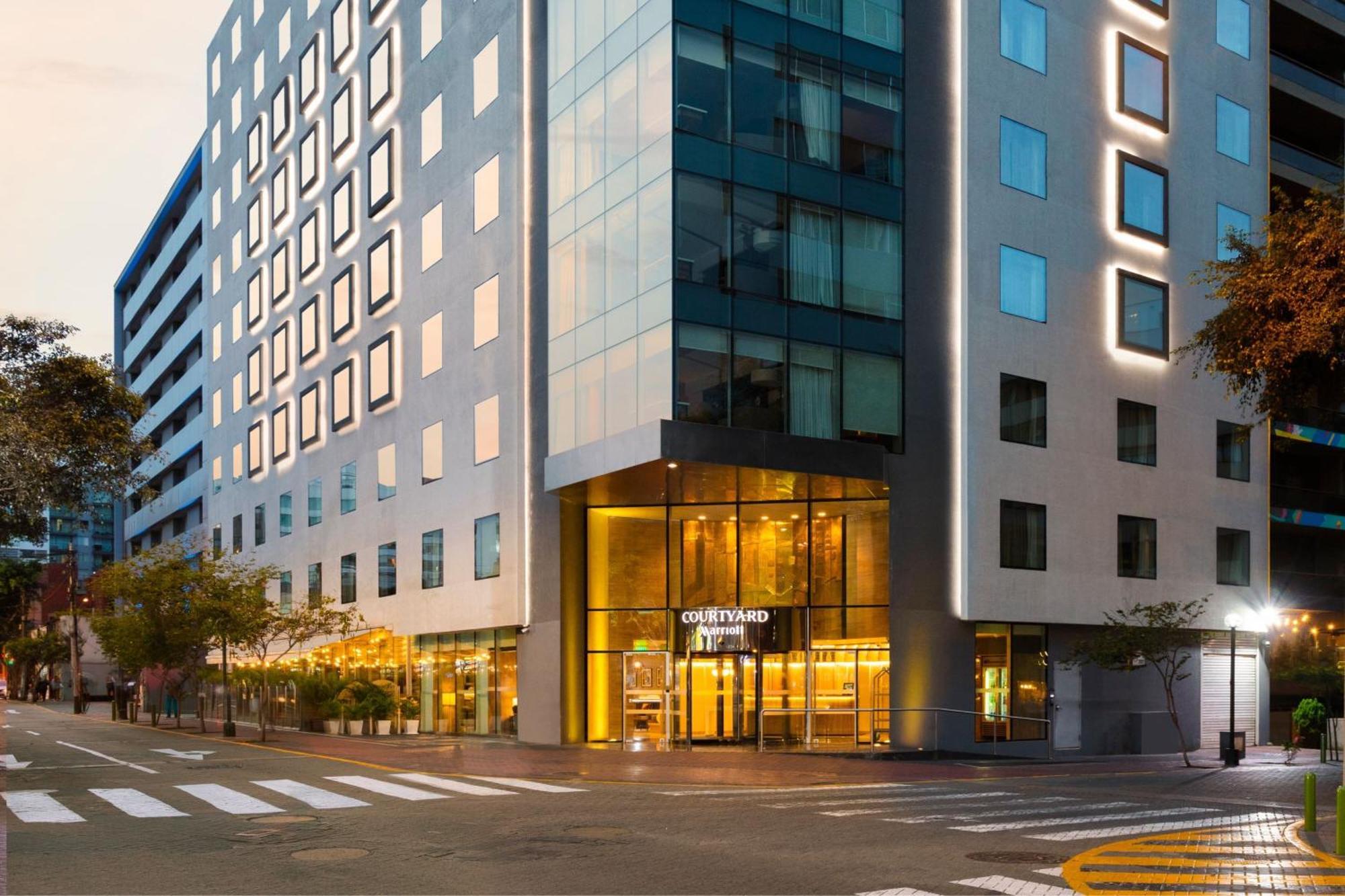 Courtyard By Marriott Lima Miraflores Hotel Exterior photo